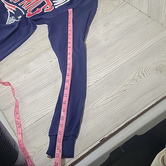 NFL New England Patriots Long Sleeve Tee Shirt Mens Size Medium NWT - Picture 9 of 9